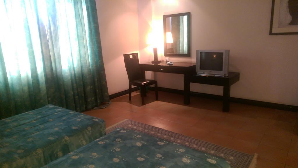 Blue Pearl Hotel & Apartments Дар ес Саалам Екстериор снимка